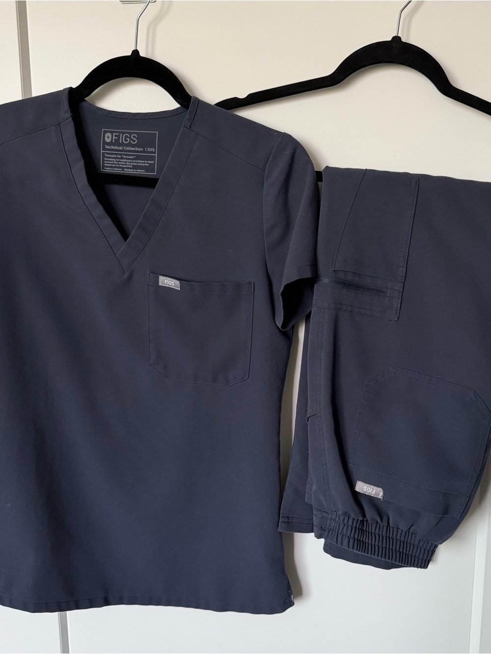 FIGS Scrubs Set